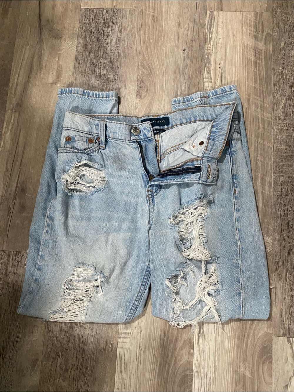Light Wash Distressed Aeropostle Mom Jeans - Picture 1 of 9
